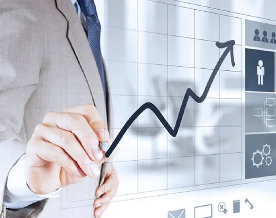 Yükselen grafik çizen iş insanı: fizibilite analizi